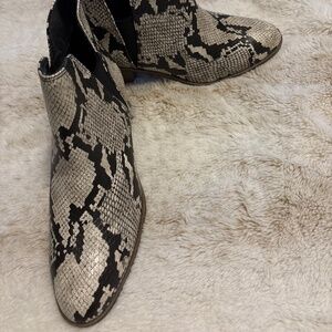 Snake bootie